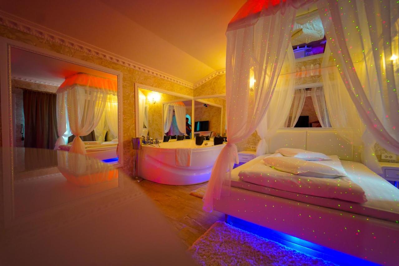 Anadi Hotel Boutique Only Adult Braşov Exterior foto