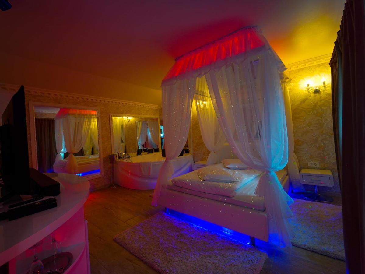 Anadi Hotel Boutique Only Adult Braşov Exterior foto