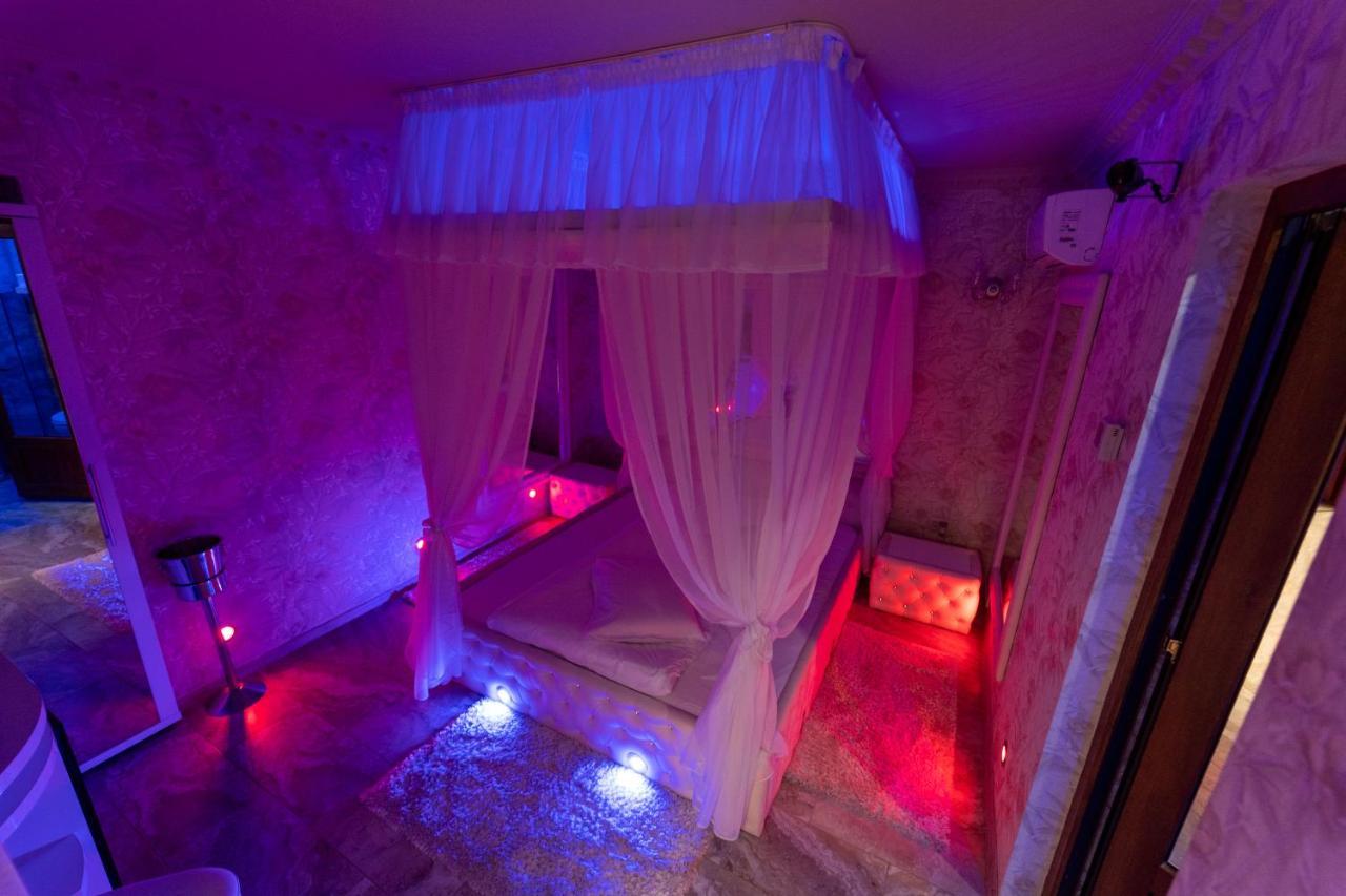 Anadi Hotel Boutique Only Adult Braşov Exterior foto