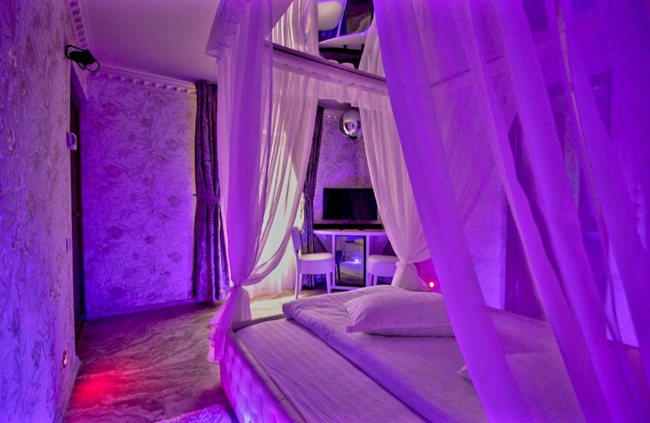 Anadi Hotel Boutique Only Adult Braşov Exterior foto