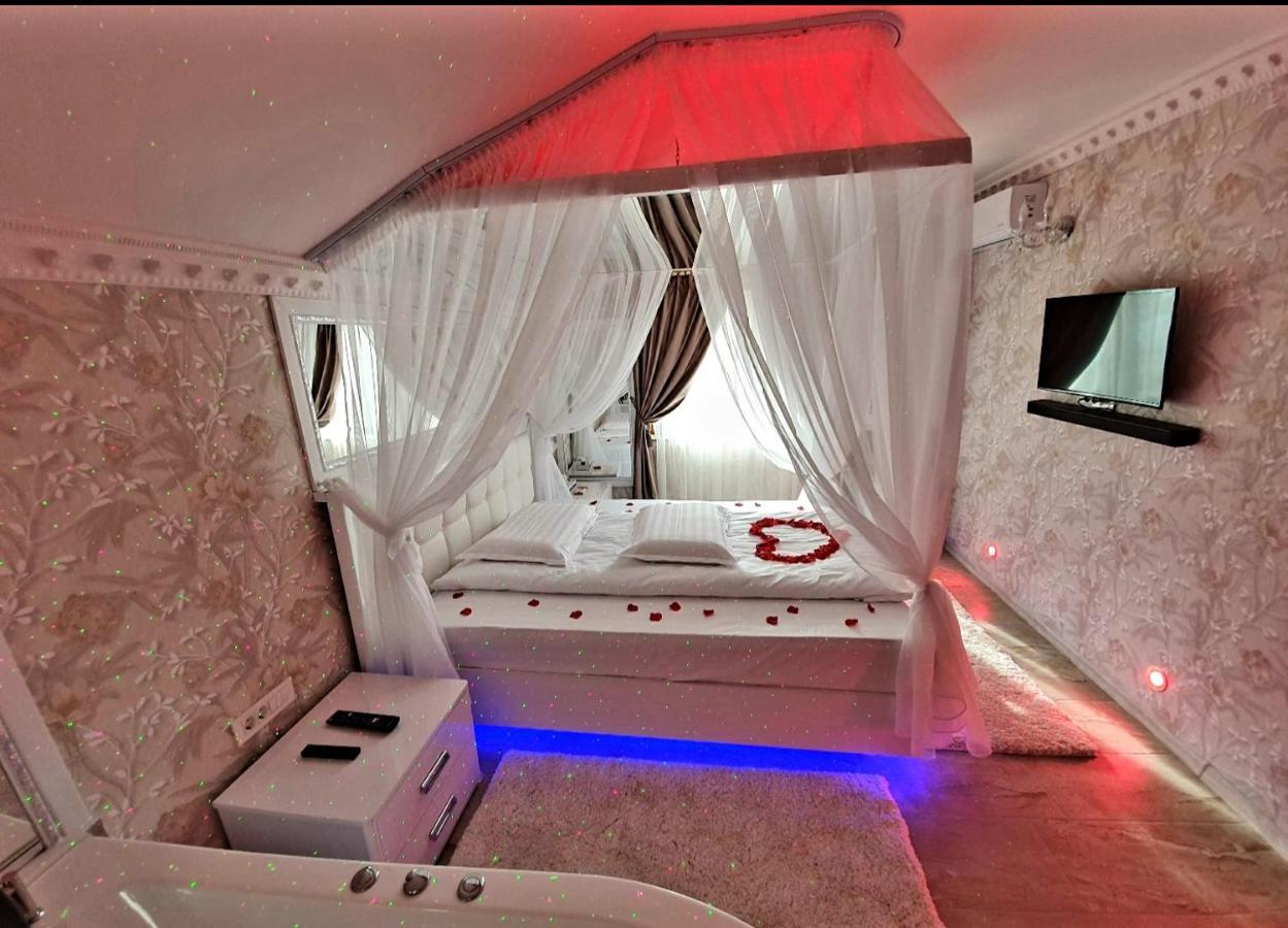 Anadi Hotel Boutique Only Adult Braşov Exterior foto