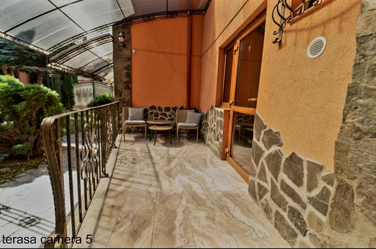 Anadi Hotel Boutique Only Adult Braşov Exterior foto