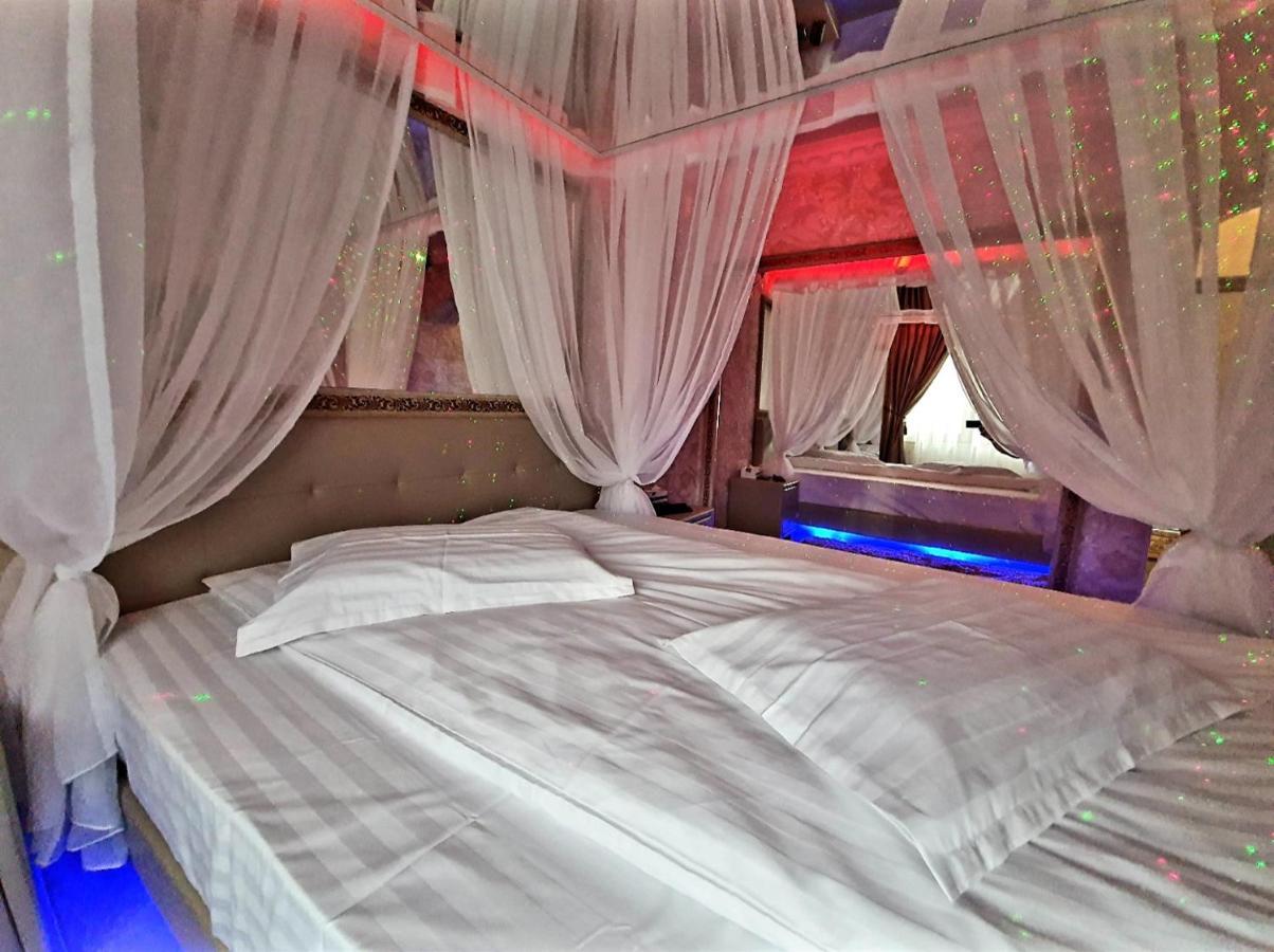 Anadi Hotel Boutique Only Adult Braşov Exterior foto