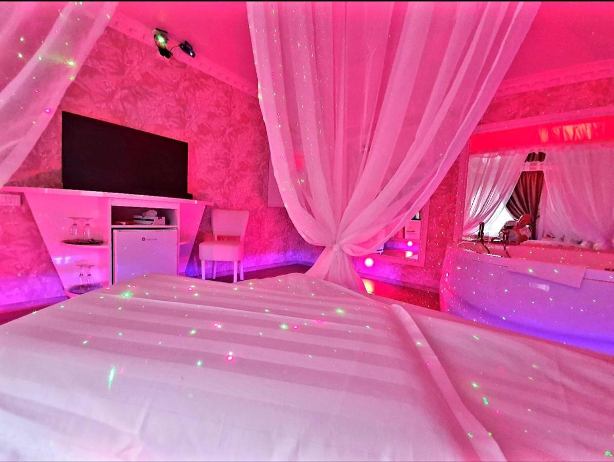 Anadi Hotel Boutique Only Adult Braşov Exterior foto
