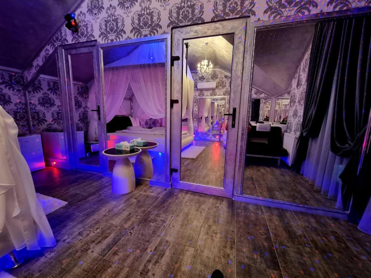 Anadi Hotel Boutique Only Adult Braşov Exterior foto