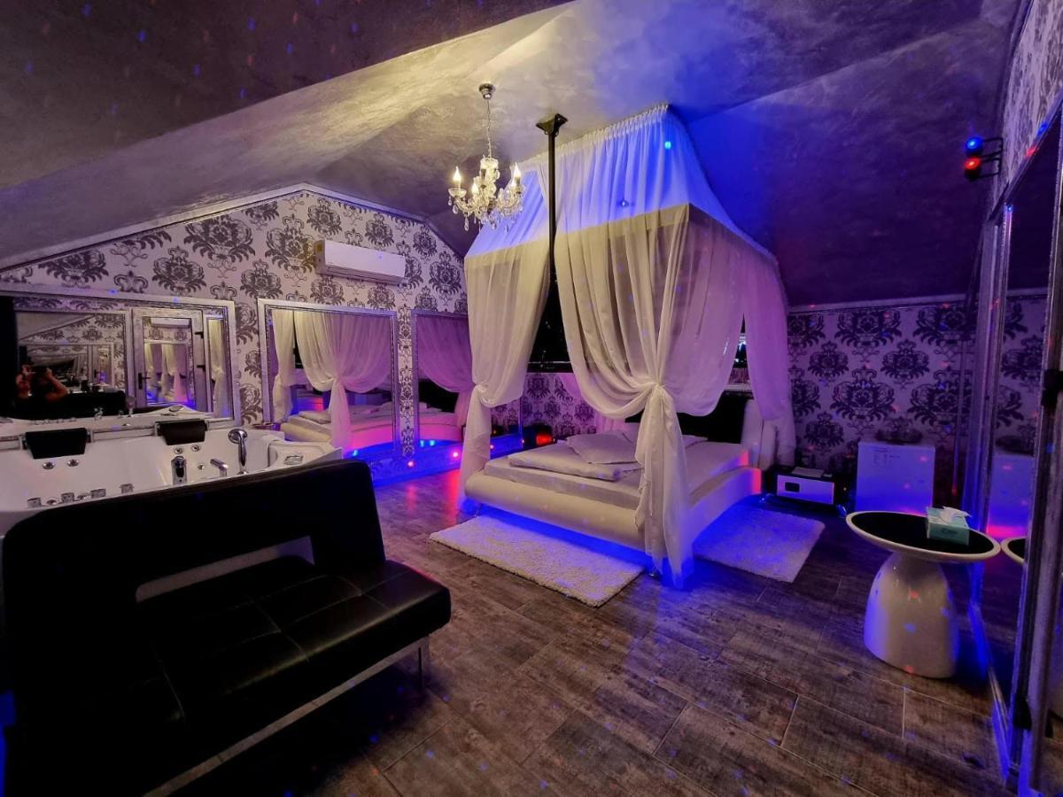 Anadi Hotel Boutique Only Adult Braşov Exterior foto