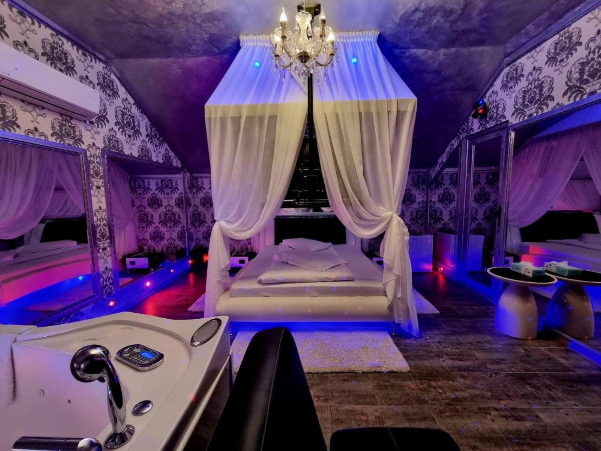 Anadi Hotel Boutique Only Adult Braşov Exterior foto