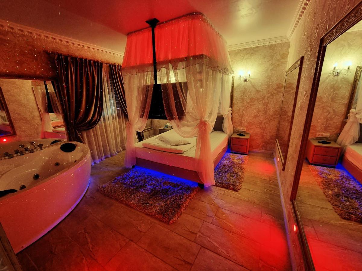 Anadi Hotel Boutique Only Adult Braşov Exterior foto