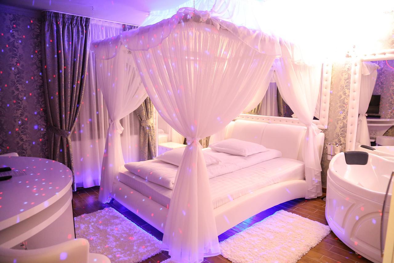 Anadi Hotel Boutique Only Adult Braşov Exterior foto